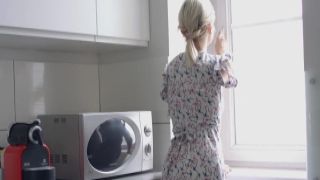Unmistakable nympho masturbates wet cunt until she is g im kino gefickt
