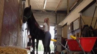 Ashley More Paardenvrouwtje Ashley volgehengst angelina jolie xxx